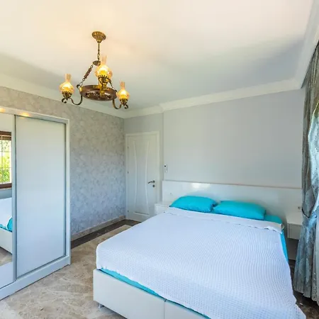 Alanya Sleeps 14 With Pool Air Con And Wifi Villa *