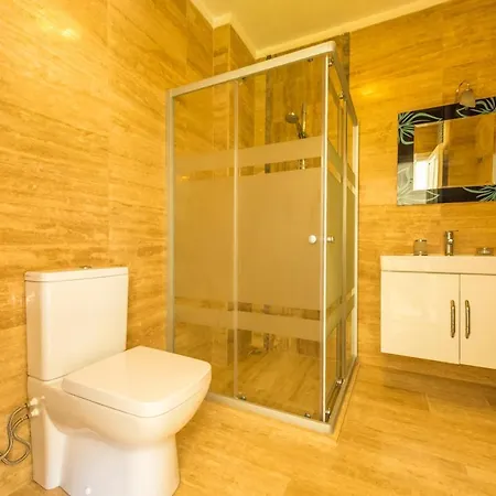 Alanya Sleeps 14 With Pool Air Con And Wifi Villa