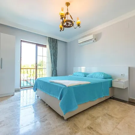 Villa Alanya Sleeps 14 With Pool Air Con And Wifi *