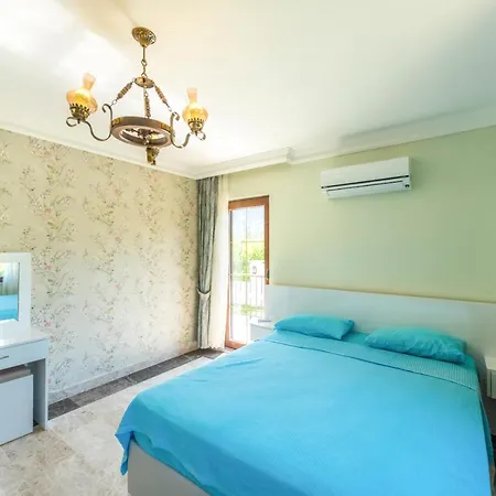 Villa Alanya Sleeps 14 With Pool Air Con And Wifi *