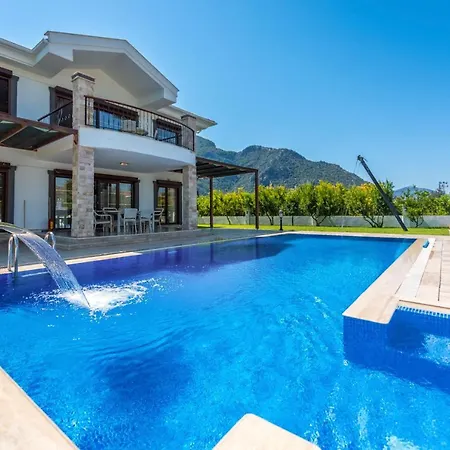 Villa Alanya Sleeps 14 With Pool Air Con And Wifi