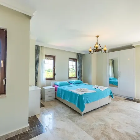 Villa Alanya Sleeps 14 With Pool Air Con And Wifi Çandır